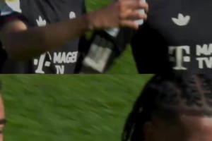 穆西亚拉满意的笑了！奥利塞对合影的态度是？相关视频